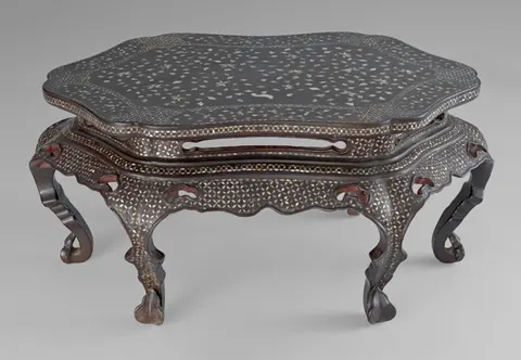 Hexafoil-Shaped Table with Mother-of-Pearl Inlay