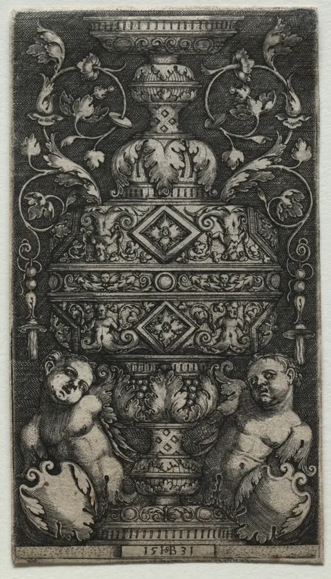 Vase Orné d'Enfans