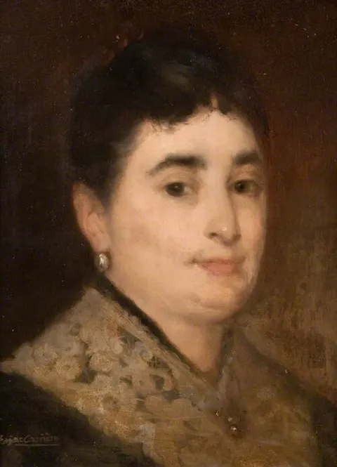 Femme au col de broderie