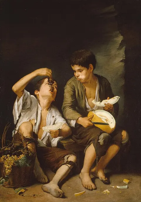Niños comiendo uvas y melón