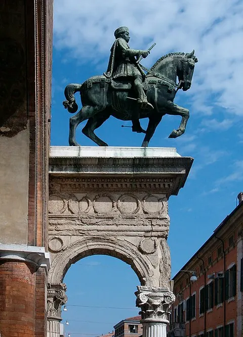 Monument to Niccolò III d'Este