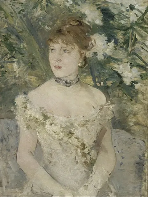 Mujer joven con vestido de baile