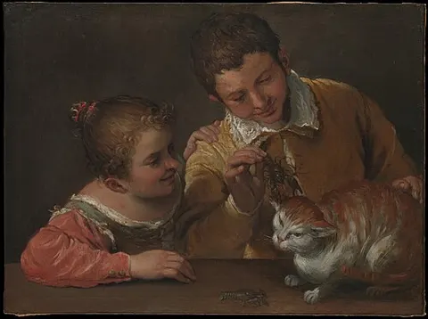 Dos niños burlándose de un gato