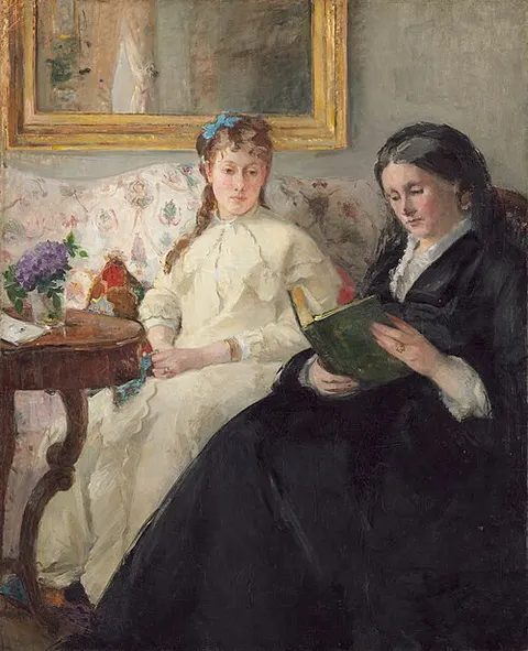 La hermana y la madre de la artista
